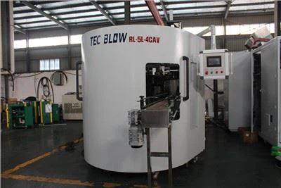Popolnoma avtomatski stroj za pihanje s 4 votlinami